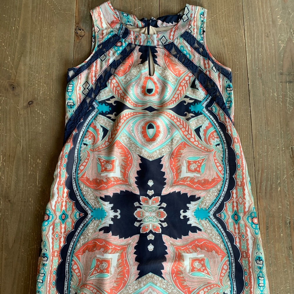 Sleeveless-Keyhole Neck-Shift Dress w/ Lace-Small